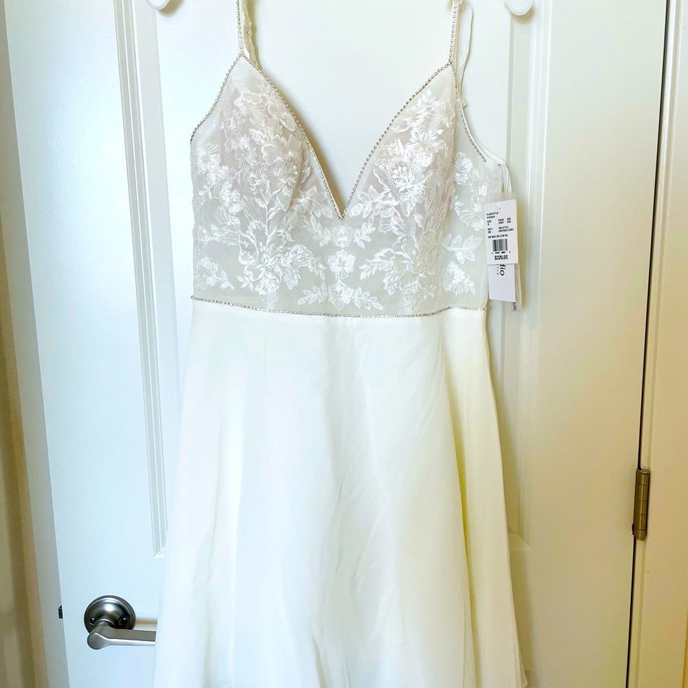 NWT David’s Bridal Ivory Knee Length Wedding Dress. Size 10.